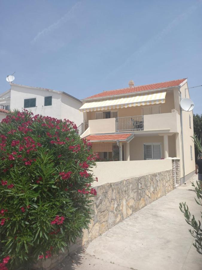 Apartman Rebeka Jezera Exterior photo